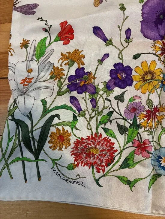 NWT Gucci Scarf Flora Print White/Multicolor Silk Scarf, In Original Box and Bag - Picture 3 of 9
